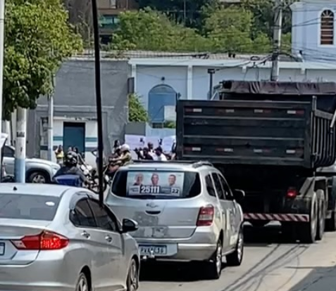 Manifestações na subida do Shopping Grande Rio, na Venda Velha.